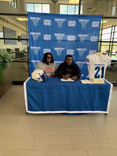 NyereBrown_AD's tweet photo. Great Day To Be A Warrior! Congratulations to @ape55jav on signing with Gordon St. College. We are proud of you! #RTI #DONTWINCE #ProtectTheTribe #FAMILY https://t.co/TpzJ8G7Lww