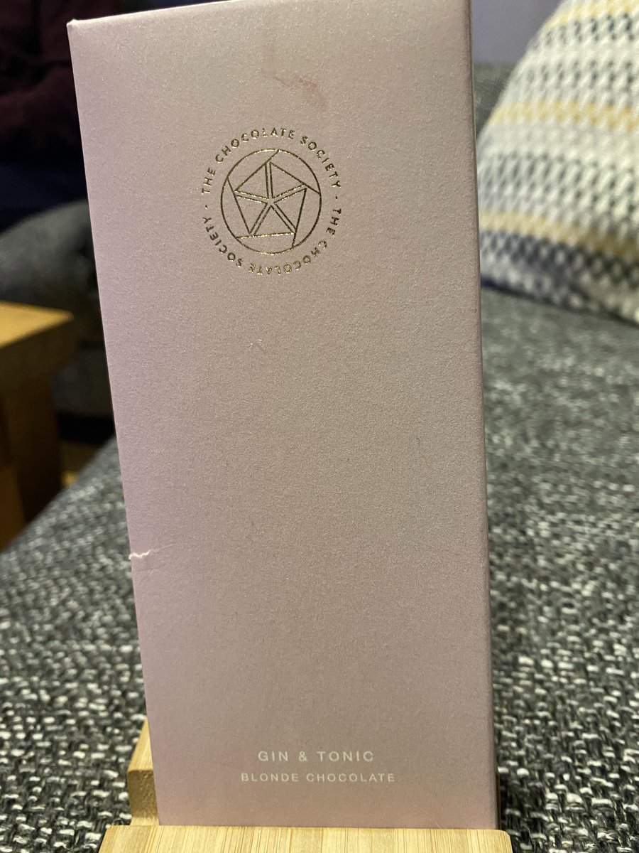 Loved this <a href="/ChocSoc/">The Chocolate Society</a> G&amp;T chocolate  - the taste is lingering long after the chocolate had been polished off 😋