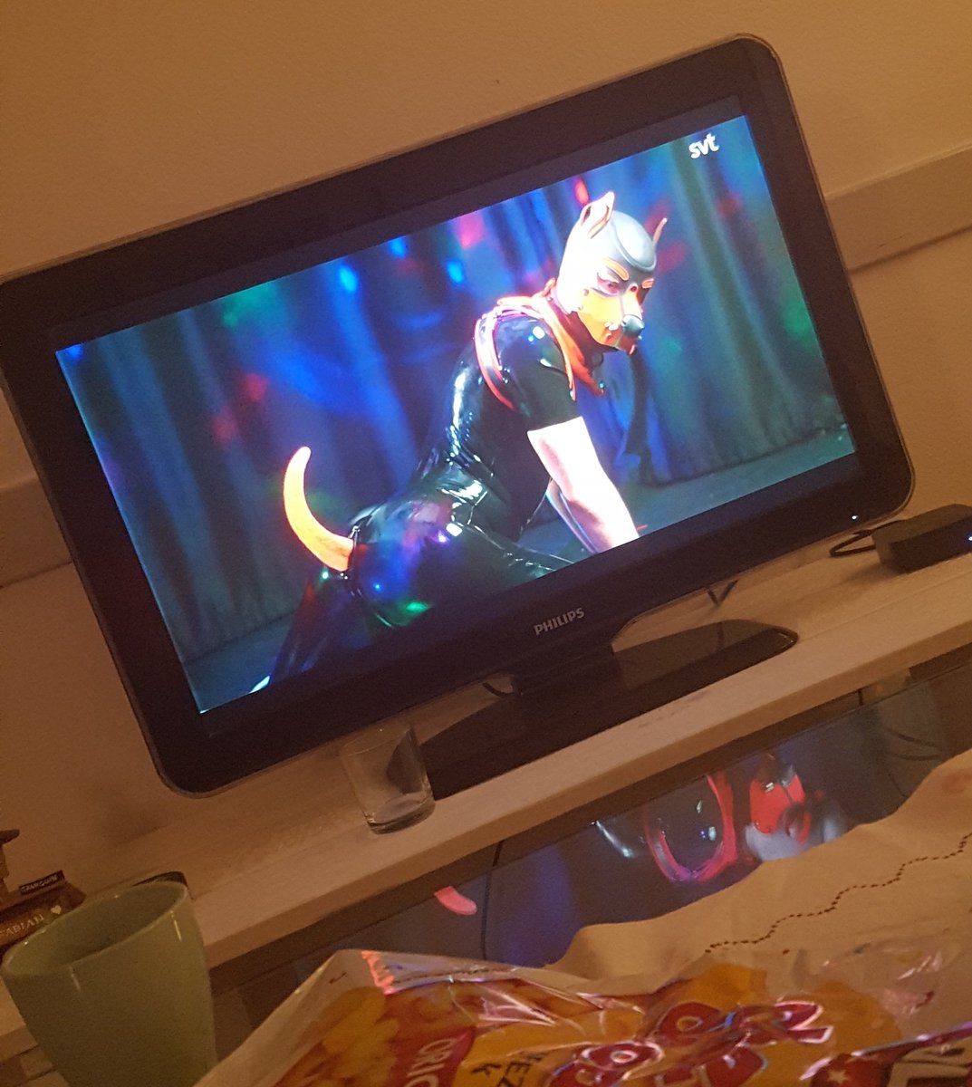 Watching my pretty friend <a href="/PupFeng/">Pup Rebel</a> tonight in a documentay played on the state-owned TV channel! Love the attention puppyplay is getting.

Urgullig dokumentär dessutom, rekommenderas för alla som förstår svenska!
Goodboys.se

💸 findom latex bdsm fetish Sverige #SVT