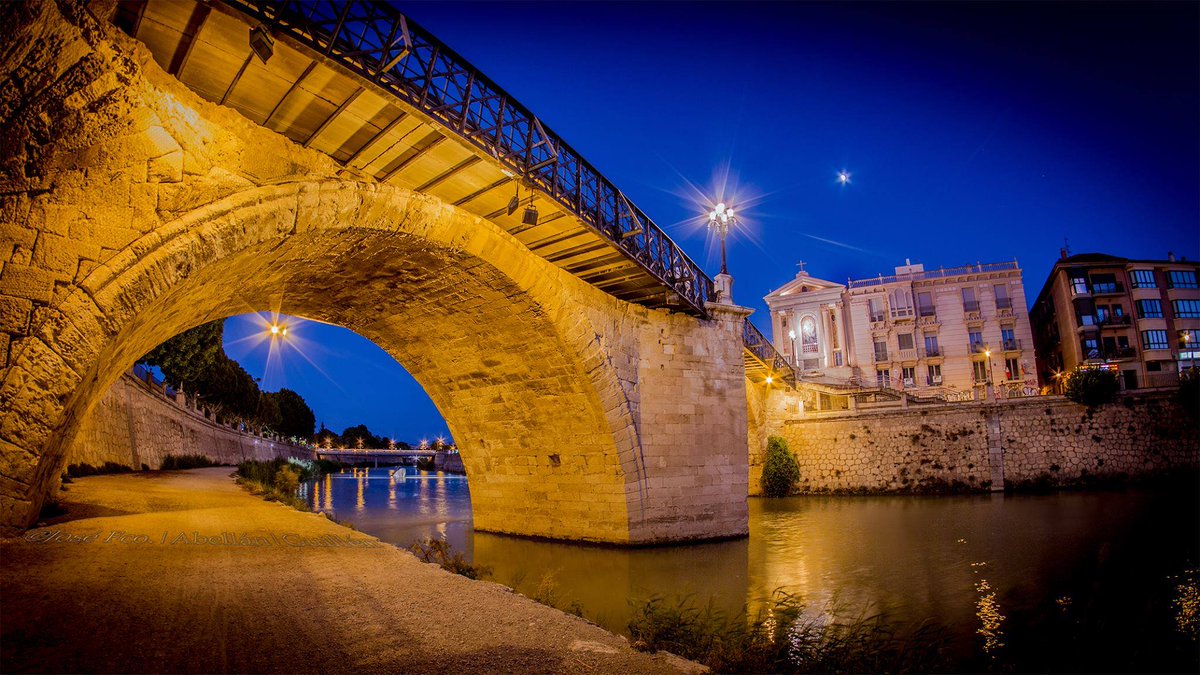 El puente de los Peligros o puente Viejo es un puente de piedra en arco sobre el río Segura, finalizado en 1742 y situado en la ciudad de Murcia. 📷 Francisco Abellán #Murcia #RegióndeMurcia #MurciaBonica #PuentedelosPeligros #BuenasNoches 💕💕 
#SweetDreams 🌜