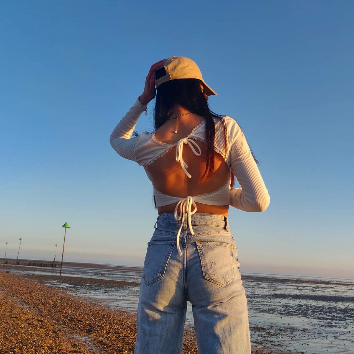 an ocean breeze puts a mind at ease 🌊 why does it already feel like summer please