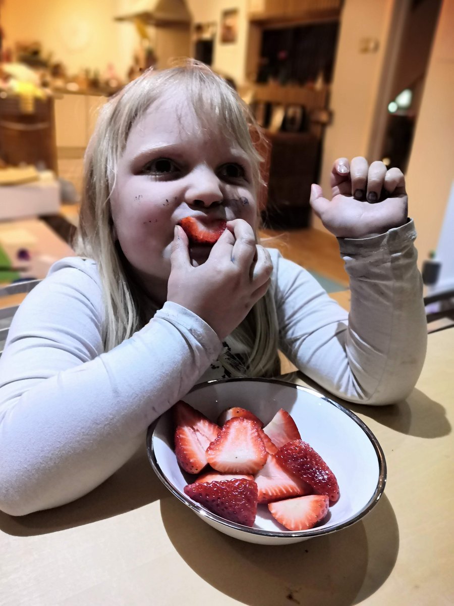 IsabellaTravels's tweet photo. #NationalStrawberryDay https://t.co/KvT7uUiFYd