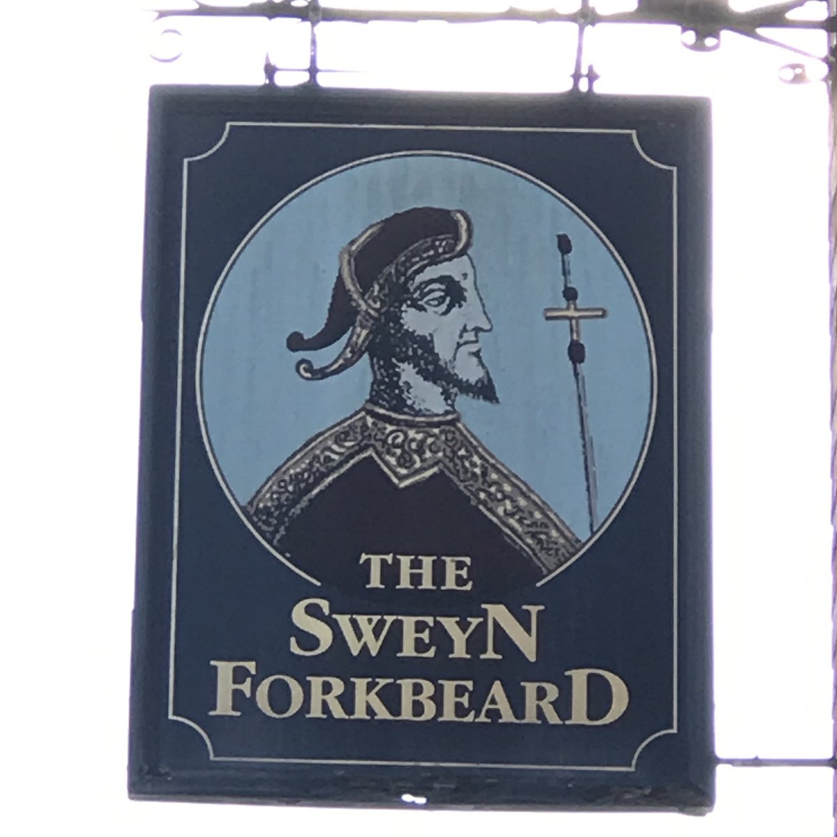 tpib_LCN_SHF's tweet photo. did you know that in 1013AD Gainsborough was the capital of England?

a little over a millennia ago the Viking King Sweyn Forkbeard sailed into the Humber Estuary, up the River Trent &amp; landed in Gainsborough, proclaiming himself king of England, Norway &amp; Denmark https://t.co/TzN8bYFIBi