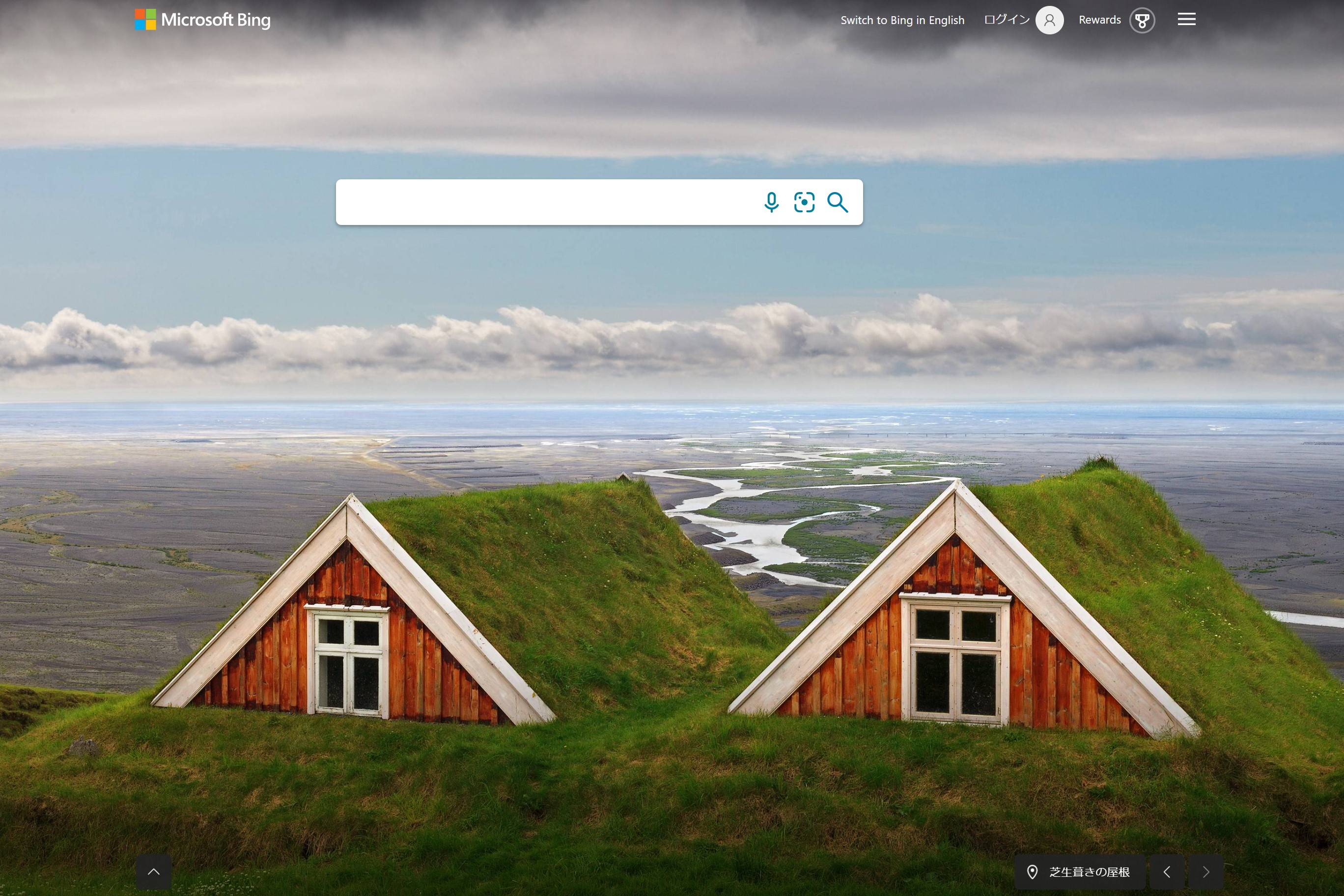 Bing 日本版 写真は アイスランド の スカフタフェル に残る ターフハウス あるいは ソッドハウス と呼ばれる 芝生葺き屋根 の伝統的な民家です その昔 ノルウェーからアイスランドに入植した人々は白樺材と土と芝生で家を建てました Bingjp