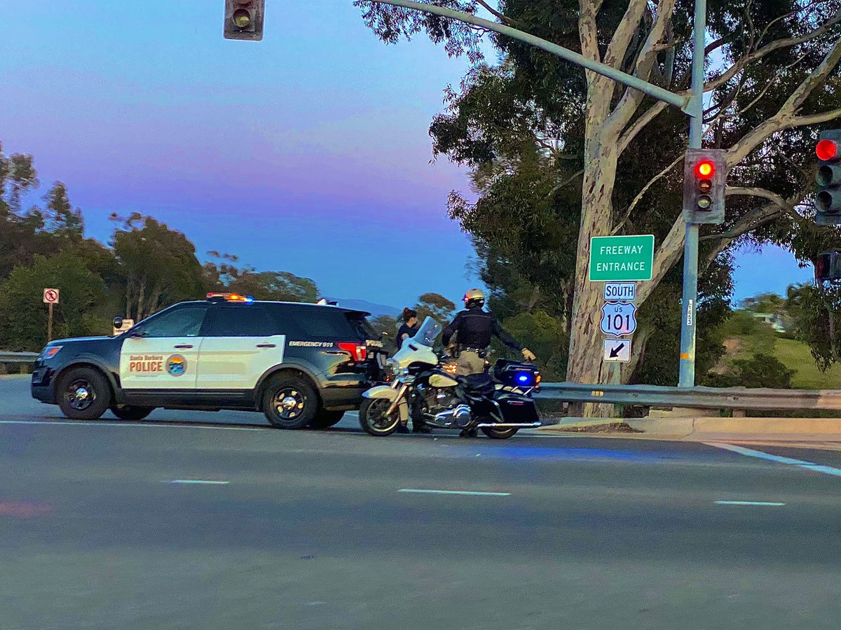 760Info's tweet photo. Vegetation Fire - US 101 SB/ Mission Street - @CHP_SantaBarb units on scene with #SBFire on multiple spot fires along US 101 SB. Please be cautious for units on scene. Las Positas On Ramp SB shutdown at this time. Unknown ETA to reopen. C/T 1726hrs https://t.co/Qg7avkfWXx