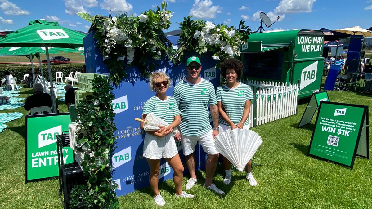 If you’re on course at <a href="/MudgeeRaceClub/">Mudgee Race Club</a> get a photo at the TAB Lawn Party and use #CountryQualifier for your chance to win a VIP <a href="/ChampionshipsRR/">The Championships</a> experience on April 3 👏👏