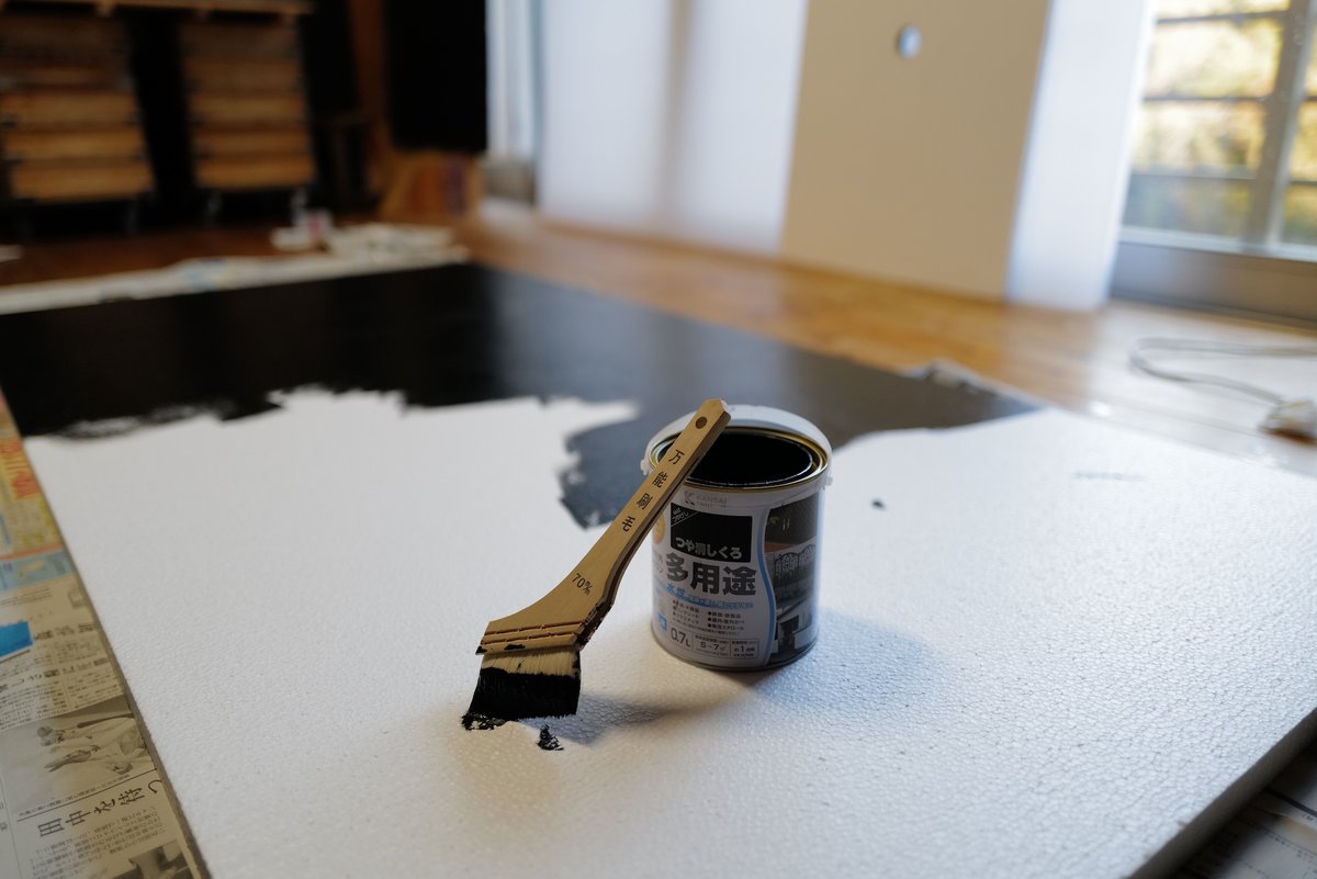 中野 純 على تويتر 両開きカポックを自作 先日 蓬莱軒さんの陶像五体揃を納品前に作品撮りする際に作ったもの ホームセンターで30mm厚サブロク発泡スチロール板と黒の塗料 白黒の布テープを買ってきて制作 片面が黒でもう片面が白 両開きがとても便利