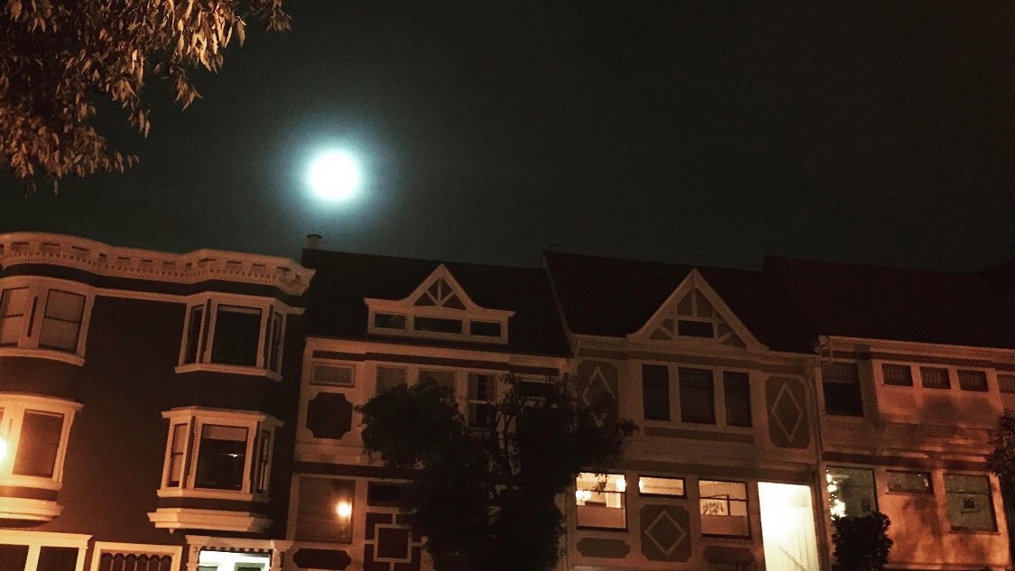 Wandering with the Moon in San Francisco... I hope you are tuned into its magic wherever you may be. ❤︎

#FullMoon #SanFrancisco