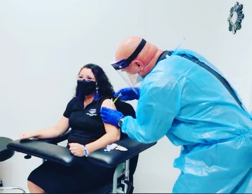 alesotelosolis's tweet image. It’s official &amp;amp; I’m proud to have been part of this effort! #JohnsonAndJohnson vaccine has received official FDA emergency approval! #OneAndDone 💉 🤟🏽 #ThreeOptions @jandjcares @UCSDnews @UCSDHealth 

#StrongerTogether 💜 👊🏽#ProudVaccineTrialParticipant 

apnews.com/article/ap-top…