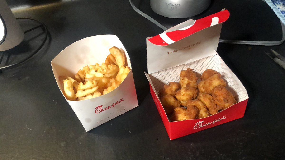 MaloneTrinity_'s tweet photo. Paid for 12 Nuggies only got 11, my fries look like a ate half of them...I didn’t even eat one yet, and I waited 1 hour in line for all that! 🤦🏼‍♀️🤷🏼‍♀️ letting me down @ChickfilA #getittogether https://t.co/RYxNqraR7F