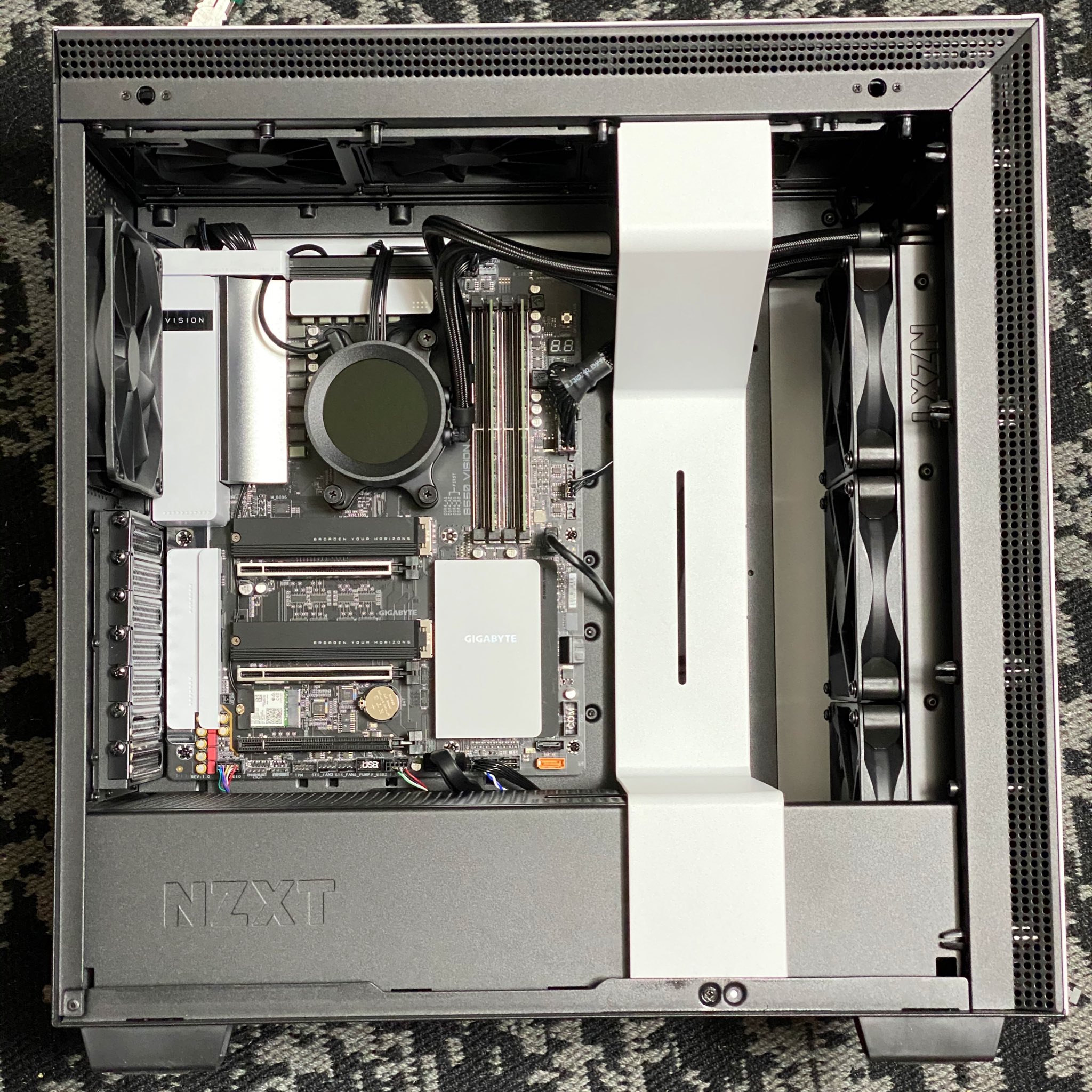 Cpuクーラーを追加 はじめての水冷で ケースと同じくnzxtのkraken Z73を選択 前面にあったケースファンは天面へ移設 あとはgpuさえ調達できれば T Co 6xkfxxqb Twitter