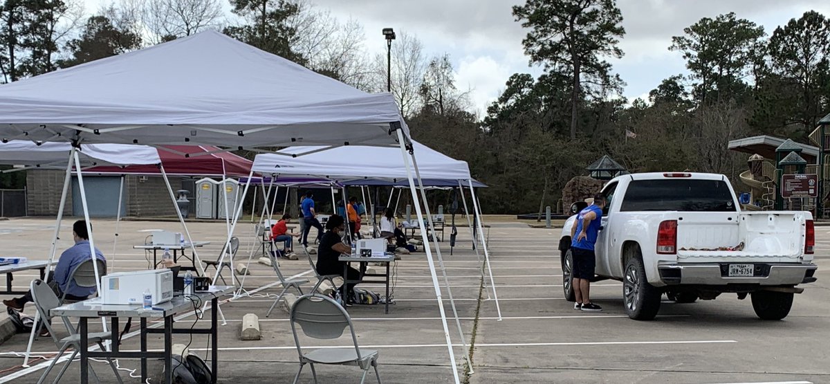 HarrisCoPct2's tweet photo. Earlier today #TeamPrecinct2 teamed up with @gcaflcio @LStarLegal @RobertGallegos_ and many volunteer lawyers to assist the community with CDC declarations & RentalAssistanceApplications. Thank you @Tejanocenter for the tents & tables and @STCL_Houston @HVLPtweets for your help. https://t.co/DgJIYrQykF
