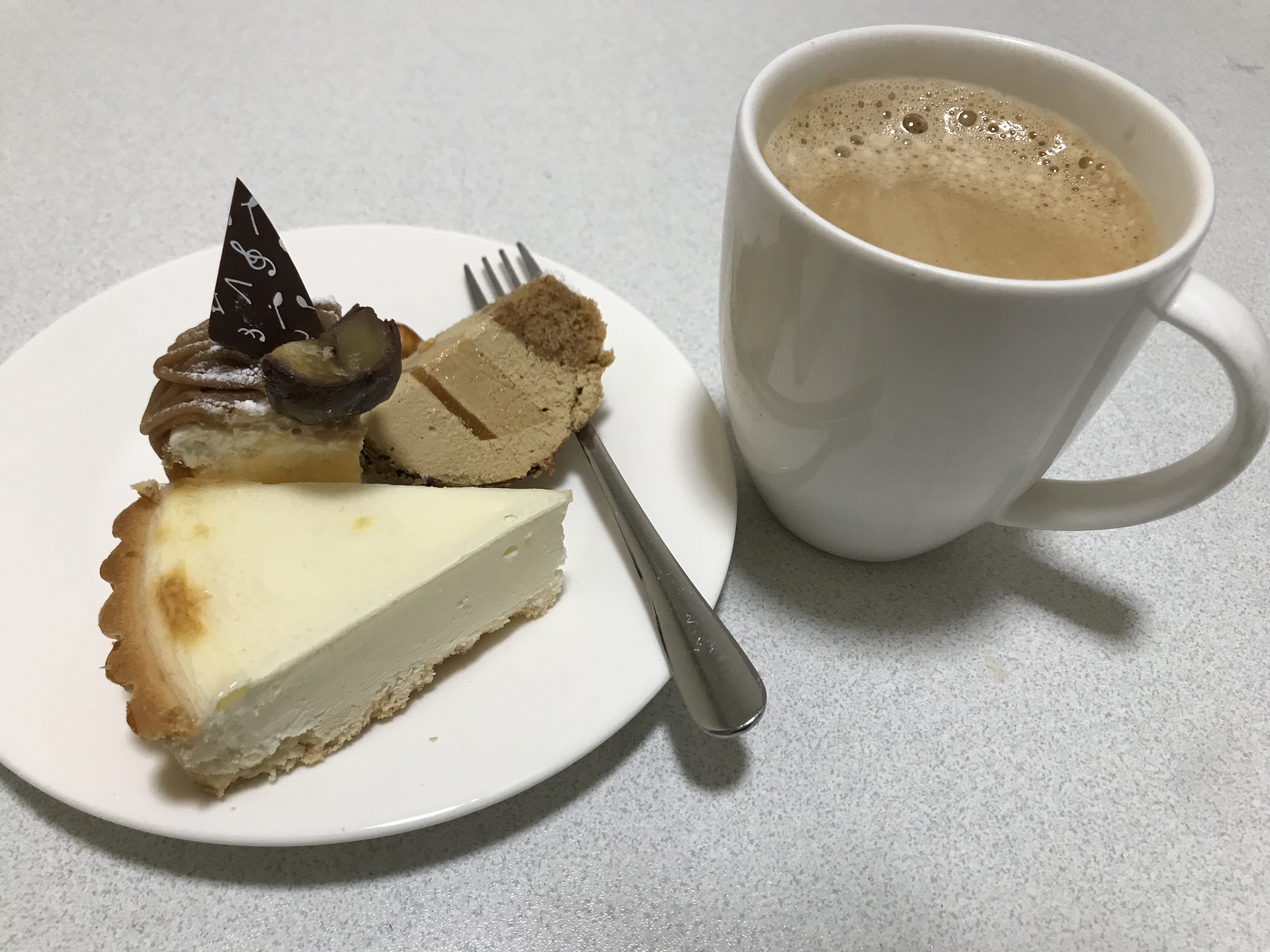 公式 自遊空間 湖浜店 諏訪市にチーズケーキの有名なお店があります 丸安田中屋 さんの チーズケーキアントルメを 買ってきました クリームチーズとタルトの組み合わせは絶品です ホワイトデーのお返しに全国で凄い人気だそうです お取り寄せも