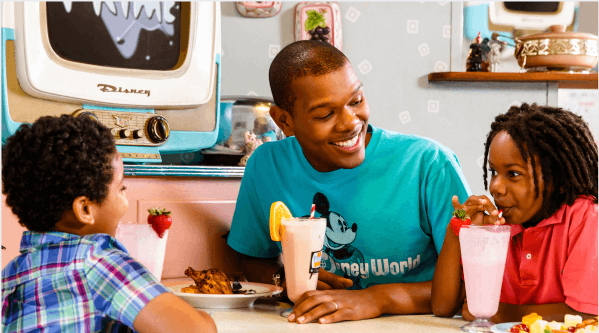InsideTheMagic's tweet photo. Disney World Updates Dining Face Mask Policy to Match Disneyland's

#DisneyWorld #Disneyland #DisneyParks

https://t.co/M411iFV945 https://t.co/8WPHRTPBoG