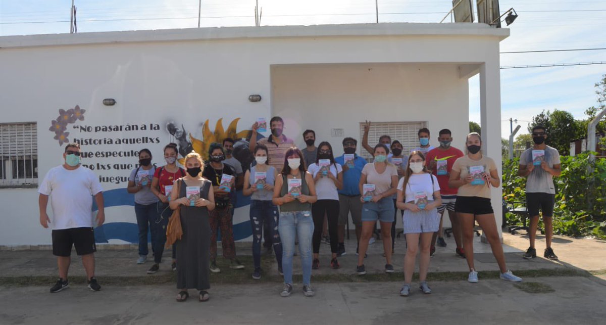 ferraitelli's tweet photo. Nuevamente recorrimos las localidades y barrios de Brandsen, asistiendo e informando sobre la campaña de vacunación contra el COVID- 19.
Hoy recorrimos #TenienteOrigone y #LasAcacias para ayudar a las personas que no pueden inscribirse.
#CuidarteEsCuidarnos
#VACUNATEBRANDSEN https://t.co/aasNDXAbUG