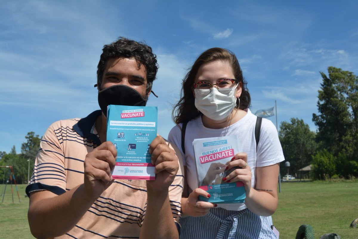 ferraitelli's tweet photo. Nuevamente recorrimos las localidades y barrios de Brandsen, asistiendo e informando sobre la campaña de vacunación contra el COVID- 19.
Hoy recorrimos #TenienteOrigone y #LasAcacias para ayudar a las personas que no pueden inscribirse.
#CuidarteEsCuidarnos
#VACUNATEBRANDSEN https://t.co/aasNDXAbUG