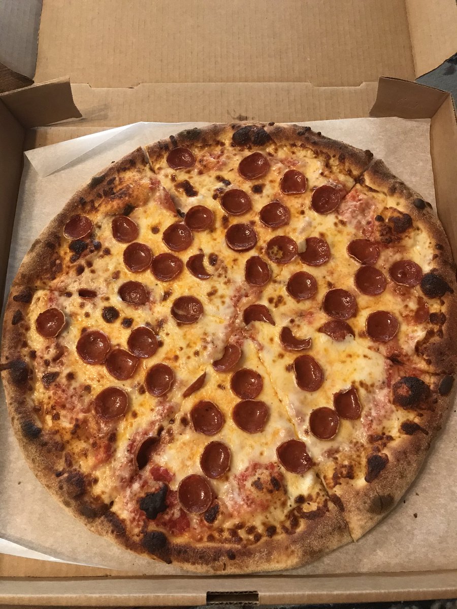 _haleyparks22's tweet photo. Starting over at episode one with #TheJoeySpecial and foosball!!!!! #TwoPizzas #NewYorkStyle @FriendsTV ❤️💙💛 @EZ_Does_It7 https://t.co/aTezJoup1Q