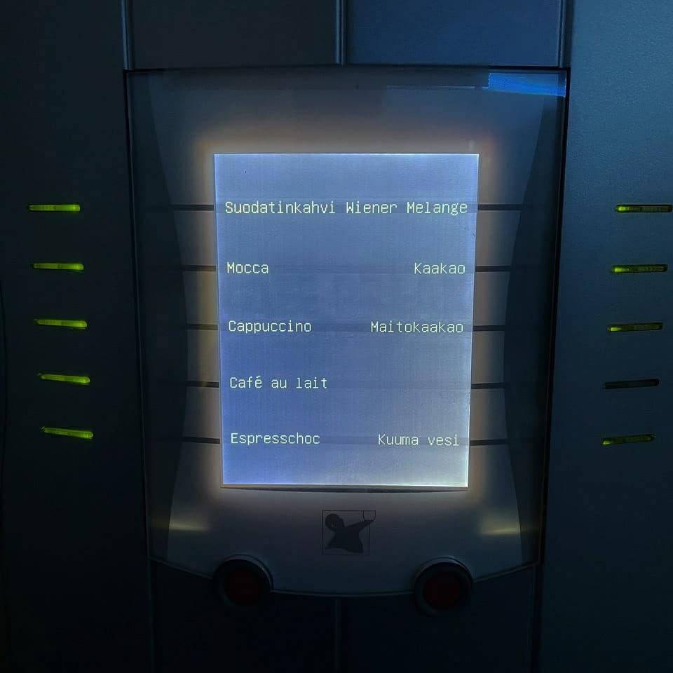 Tiloille saatiin oma kahvikone☕♥️ Tervetuloa ensi torstaina testaamaan valikoimaa hengailuillassa🛋️🎮👨‍💻

#diginatiivit #kulttuuriareena44 #kahvikone