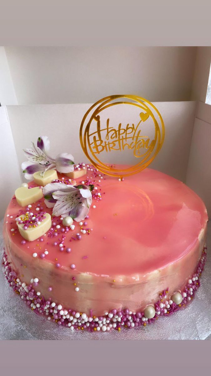 silversketchh's tweet photo. Our best selling luscious Mirror Glaze Birthday Cake in blush pink🎈
-
-
-
#silversketch #mirrorglaze https://t.co/BBnwpY6kI3