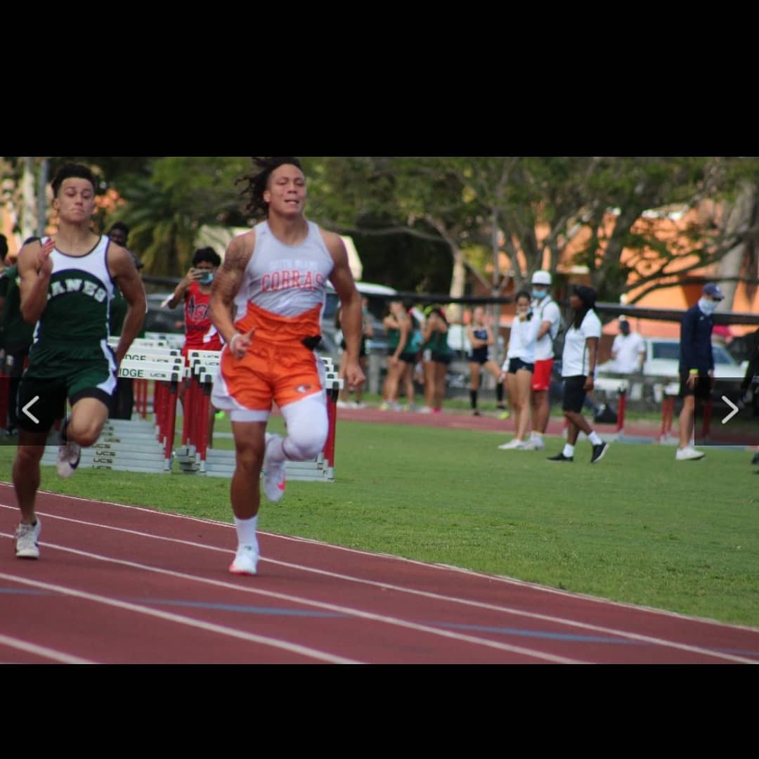 aknight915's tweet photo. Congratulations to South Miami Sr. High School's Boys 4x100m Relay team on placing 5th overall at Spartan Invitational Track and Field Meet. All of our Student track athletes did an excellent job. Tarron Stirrup, St. Claire Miller, Andrew Matthews &amp; LA Miller. 
Go Cobras!!!🐍🧡 https://t.co/cx0SbVyl2e