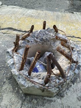 QuePocaMadreMex's tweet photo. #Toluca #EdoMex 

De nuestro inbox

Desde hace un año vinieron a hacer algunas reparaciones a la Colonia Las Flores y dejaron trabajos inconclusos como el que se muestra en la foto y se burlan diciendo que lo van a reparar cuando se les de la gana. https://t.co/d21LB7mB0V