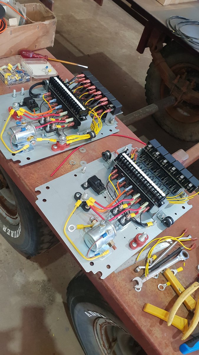 fiona_palmer's tweet photo. I'm totally enjoying this spaghetti  😍 #boomwork #wiring #farming https://t.co/OfhRirvi3c