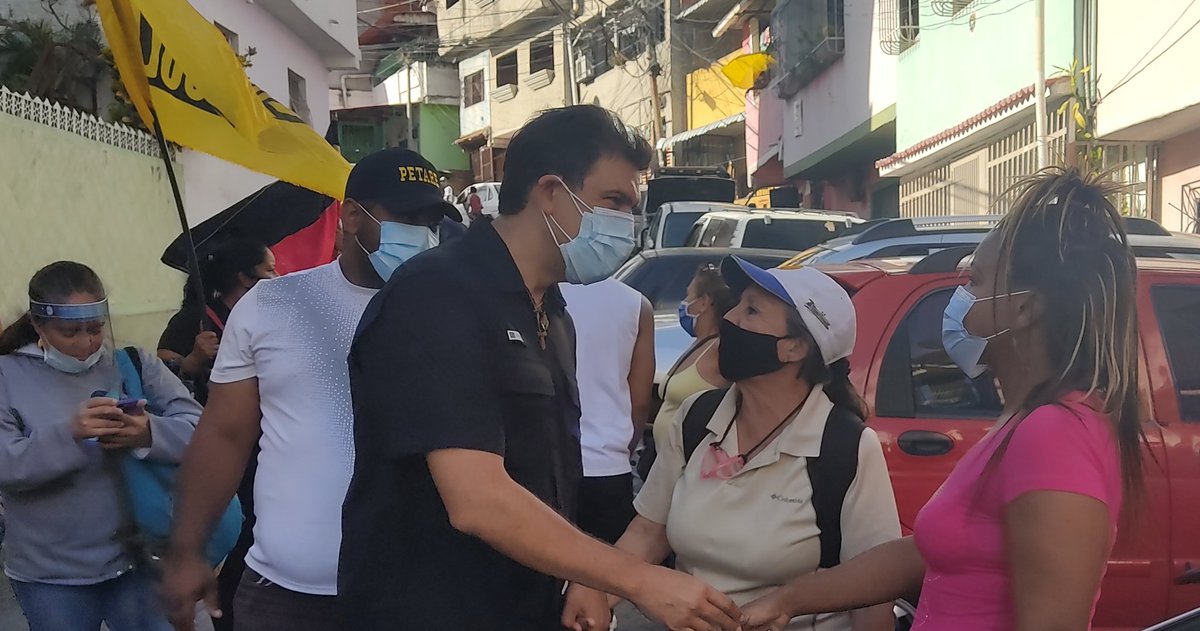 mpj_munsucre's tweet photo. #MirandaExigeCondiciones
Recorrido en Campo Rico #Petare junto a @CarlosOcariz para exigir condiciones electorales óptimas que permitan al pueblo participar en elecciones libres
#27Feb https://t.co/UdjvVPc1xD
