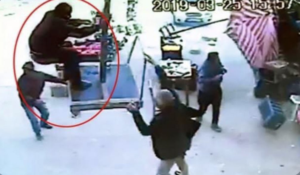 bettaabetta's tweet image. Şemsiyeyle uzaya giden abi geri dönmüş gözümüz aydın  #meteor