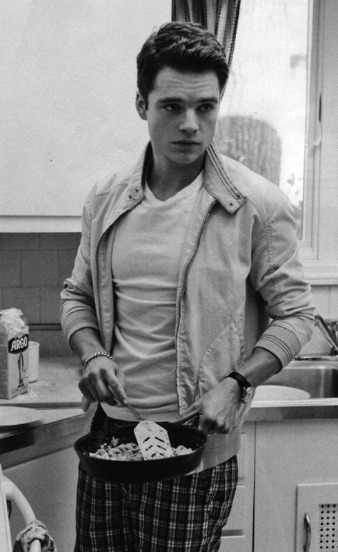 Just for Blondie's FYI,  this is how one uses a frying pan.