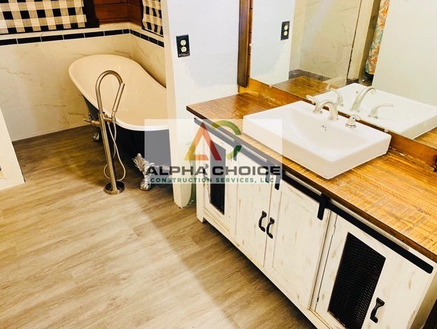 ChoiceAlpha's tweet photo. Let’s get creative together, we take your vision to heart and aim to bring it into reality for your dream space.
.
Here we took this old rustic cabinetry and converted it into a bath vanity with smaller farm style sink.
#bathroomdesign #bathroomremodel #bathroomdecor #kohlersink https://t.co/OsoujjTORj