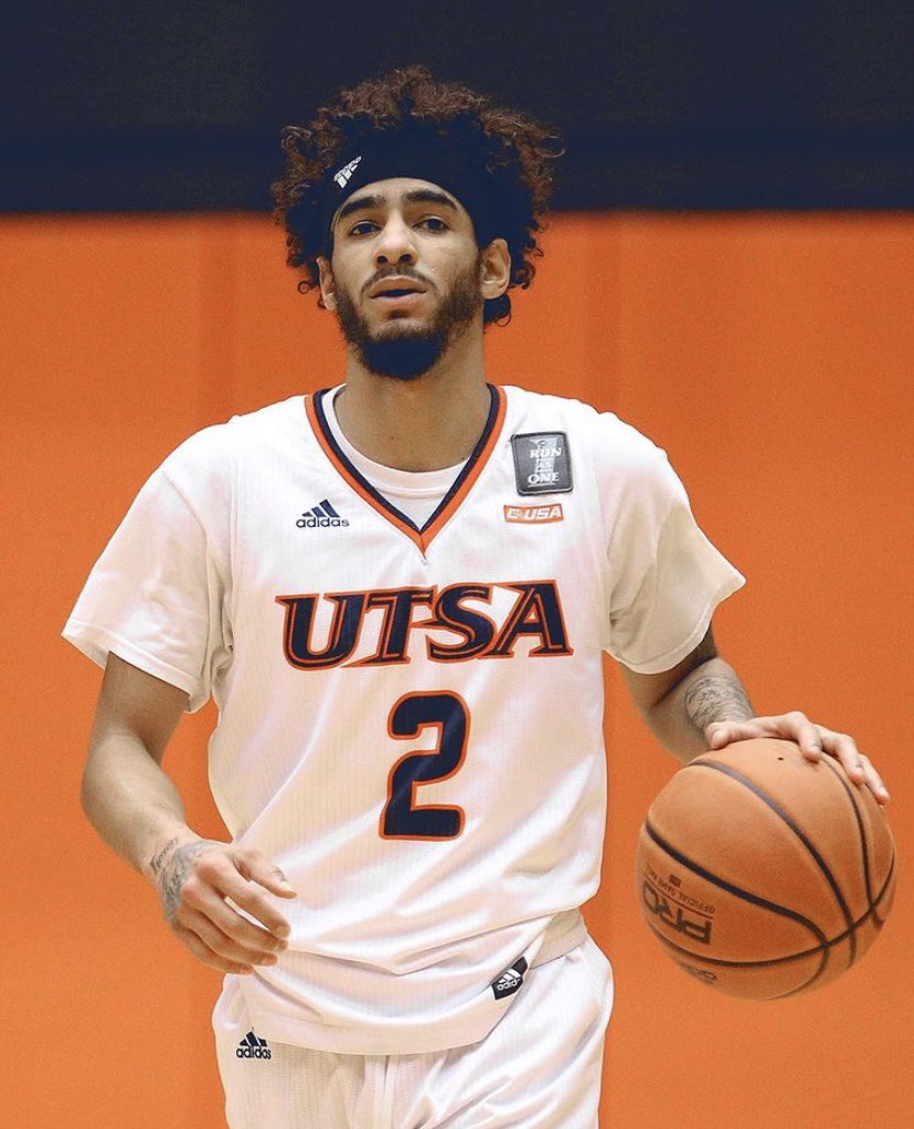 buzzerbeaterpr's tweet photo. ¡IMPARABLE! El boricua Jhivvan Jackson brilla con 32 puntos y 5 asistencias en la victoria de UTSA sobre UAB en el último partido de la serie regular de la NCAA. El prospecto puertorriqueño promedia 20.5 puntos por juego en su año senior. 🇵🇷💪🏽🔥 https://t.co/aASDbqDJK7