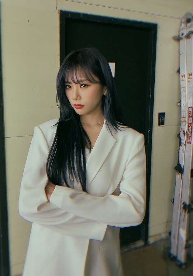 GY95MJ's tweet photo. #GAEMPICS + #GAEMBALL
uma mary jane com seu terninho branco ๐ผ a mรกscara vocรชs sรณ vรฃo ver quando me chamarem pra danรงar ! https://t.co/hqprZJu06j