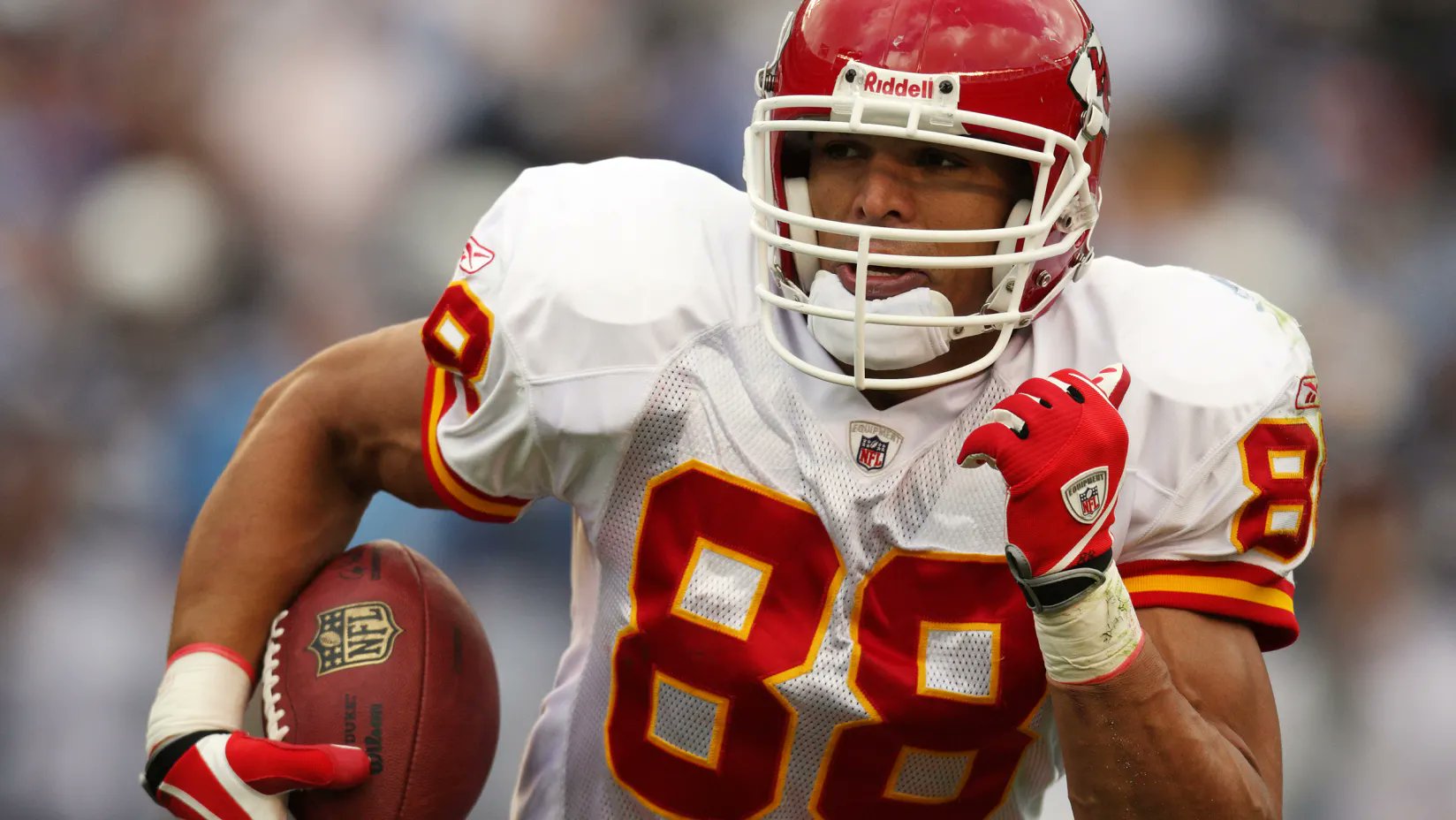 Happy Birthday Tony Gonzalez, one of the best tight ends in football history.  