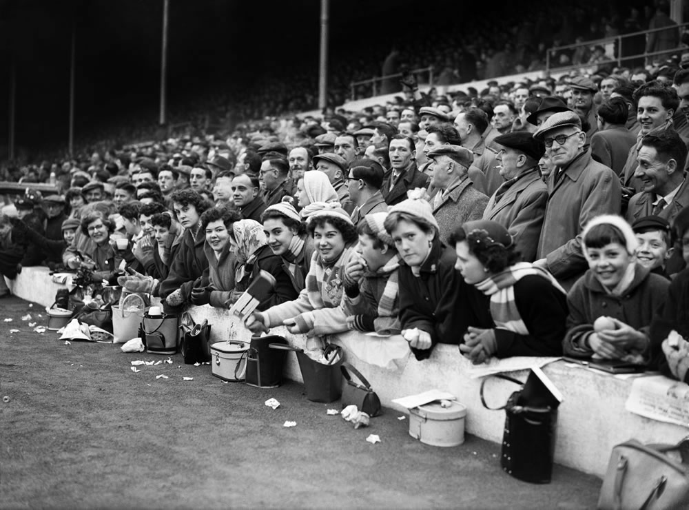 LCFCprogs's tweet photo. #FilboFever π¦
1957: The #FilbertStreet Main Stand. Nothing to see here, it's just handbags...
#LCFC https://t.co/7h8AcOUH0T