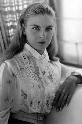 Happy 91st birthday to the lovely Joanne Woodward! 

BOTD: February 27, 1930 