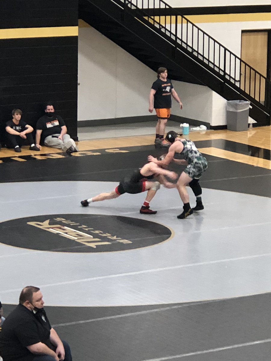 195-1st Place Match - Jake Evinger (Odessa) 40-3 won by fall over Keiren Watkins (Maryville) 37-4 (Fall 1:04).  Congrats Jake on a sectional championship and qualifying for state.