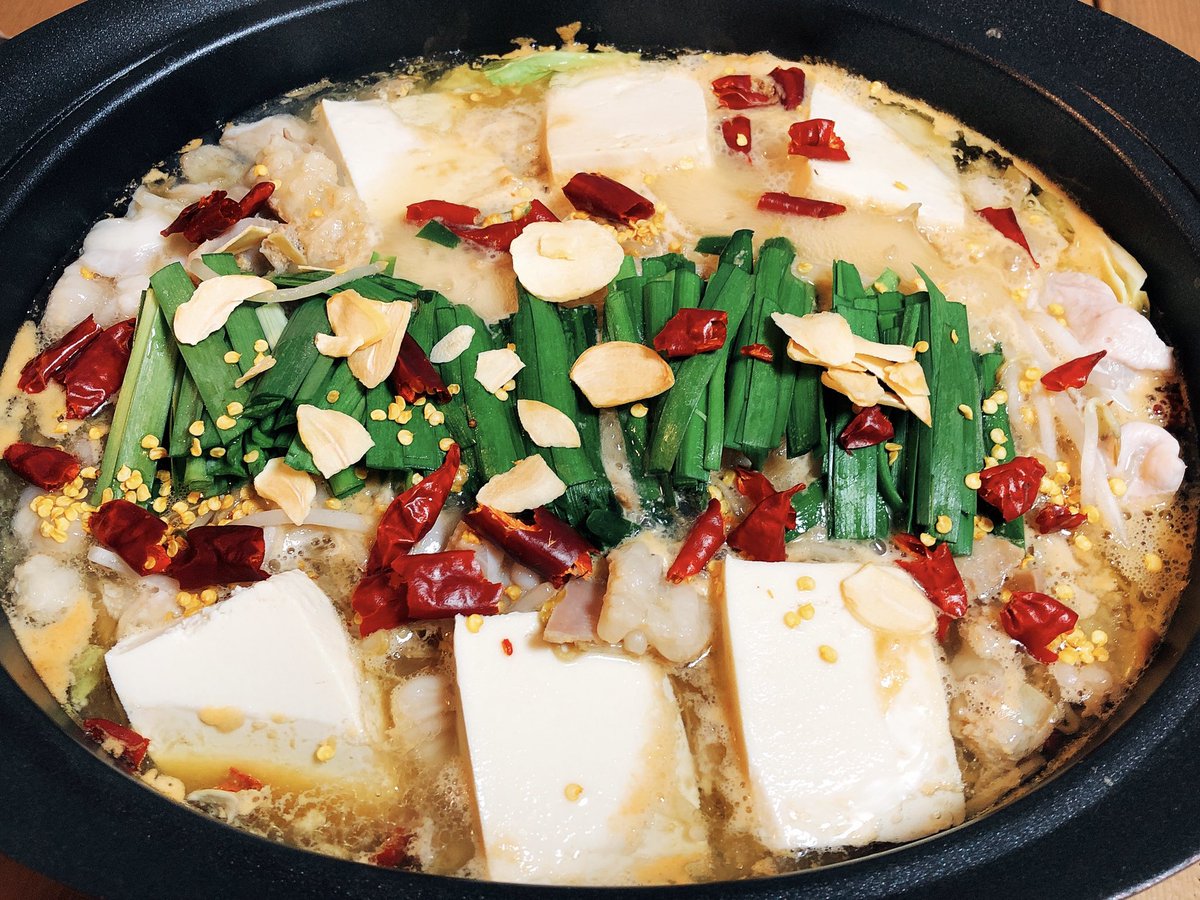 johanbunny's tweet photo. 久しぶりのツイートになってしまいました😓
昨日はよはん作もつ鍋、一昨日は焼き鳥、鶏胸肉と白菜の中華炒めとブリのサラダでした🙌
最近土日はよはんがご飯作ってくれるので凄く助かってます🥺
お家に帰るとご飯出来てるって幸せ🥺
#ダイエット垢さんと繋がりたい 
#おうちごはん
#糖質制限
#飯テロ https://t.co/p0UN7AYm6Y