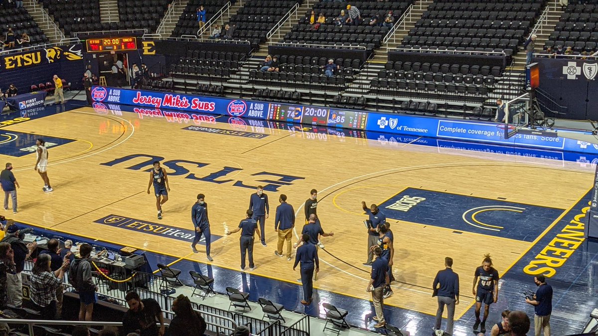 uncghoops's tweet photo. #letsgog #uncghoops #heartattack https://t.co/ttzgPxpoQb