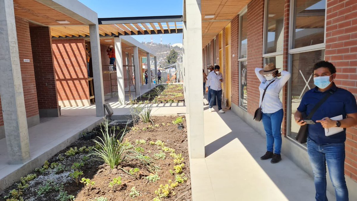 Hoy también visitamos la construcción del Centro de Desarrollo Comunitario y CADI en la ribera del Río Atoyac, de #Oaxaca.

Este espacio público pronto estará concluido y en espera de que el semáforo sanitario permita que inicie operaciones.

#OaxacaLate❤️