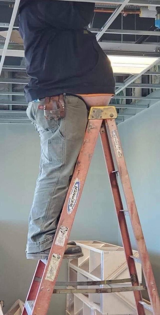 HseElements's tweet image. 3 point of contact 🧐🤔 #healthsafety #safety