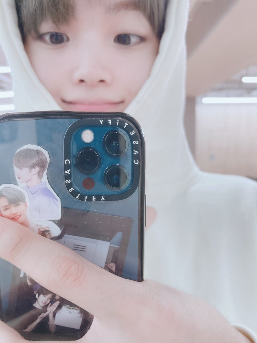 Boa noite Luvity's  🥰 como vocês estão? Quanto tempo que nao do a cara por aqui?? Pois é né, mas agora chegou wifi aqui no porão onde os meninos me trancaram. q

#HYEONGJUN