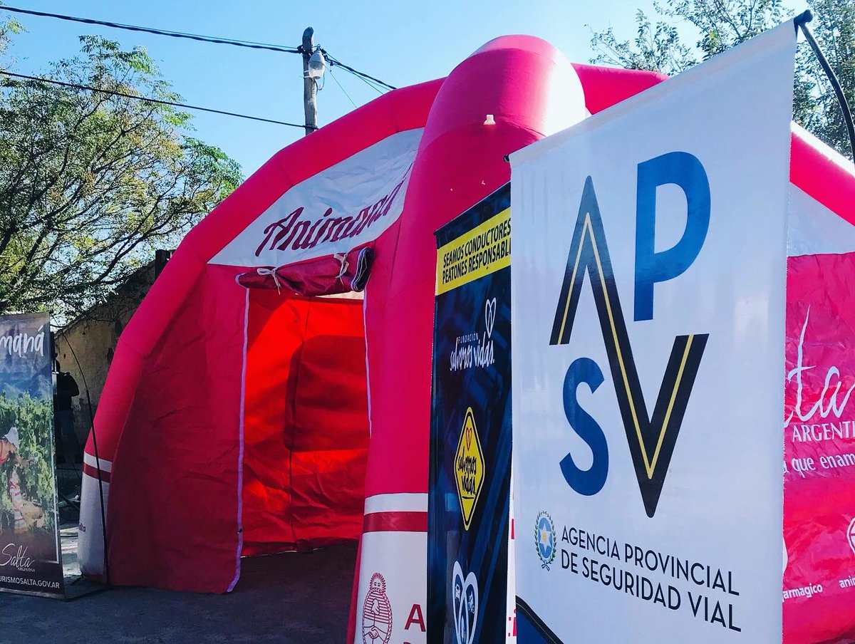 APSVSalta's tweet photo. Hoy se desarrolló una bicicleteada de concientización vial para el respeto al ciclista, y la sana convivencia entre actores viales.
Más de 80 ciclistas de todas las edades partieron desde la plaza principal de #Animaná por ruta 40 hacia #SanCarlos
👇 https://t.co/iCHYok85cX