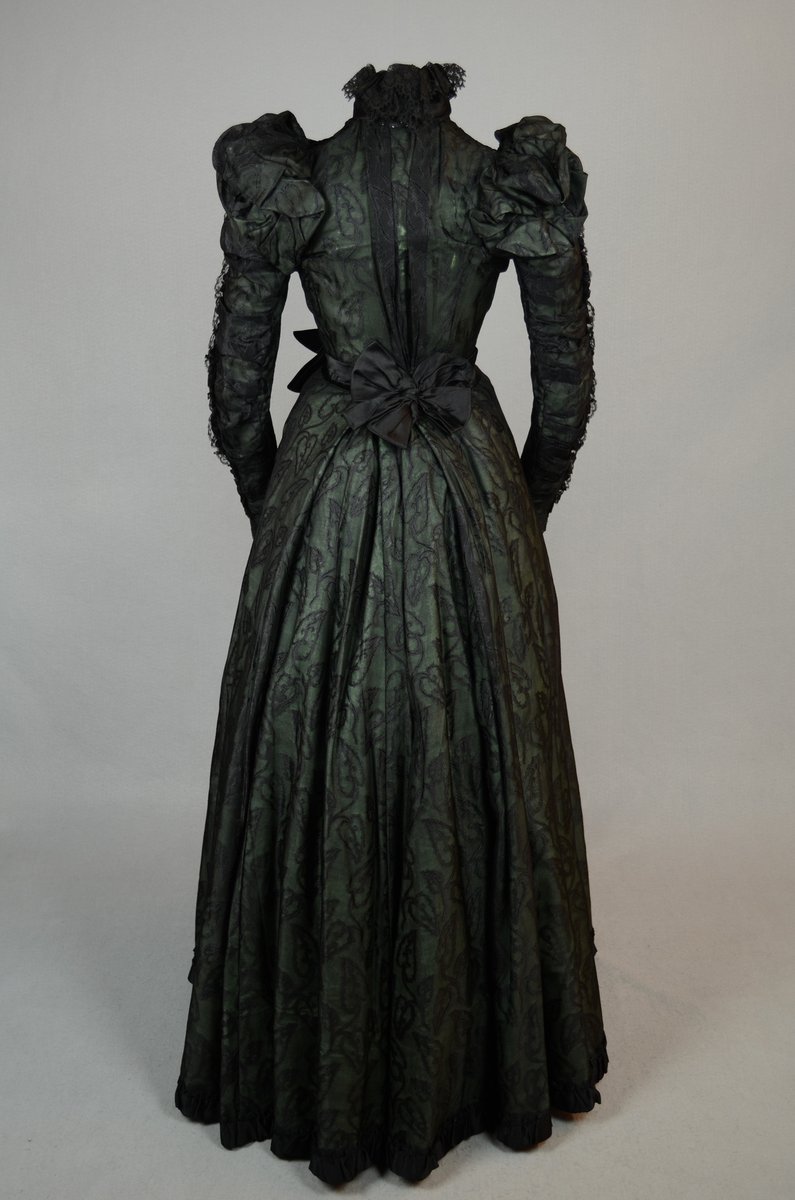 Day dress, 1898. Irma G. Bowen Historic Clothing Collection at the University of New Hampshire.