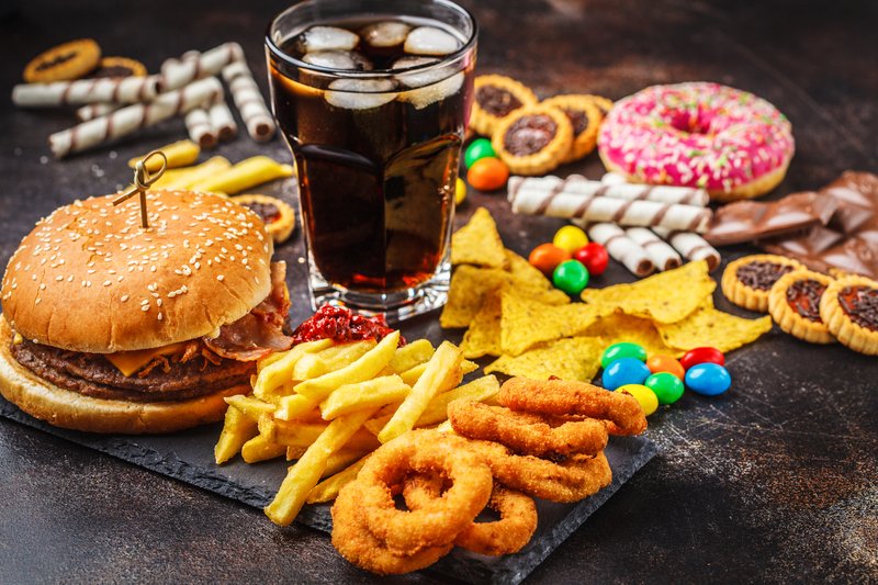 LoriShemek's tweet photo. Did you know that what you eat is turning your genes on or off? 

Eating a diet high in processed foods, refined carbs, sugars &amp; more, turn on genes associated with development of cardiovascular disease, some cancers, dementia &amp; type 2 diabetes - major lifestyle-related diseases. https://t.co/KkU2xMXhC7