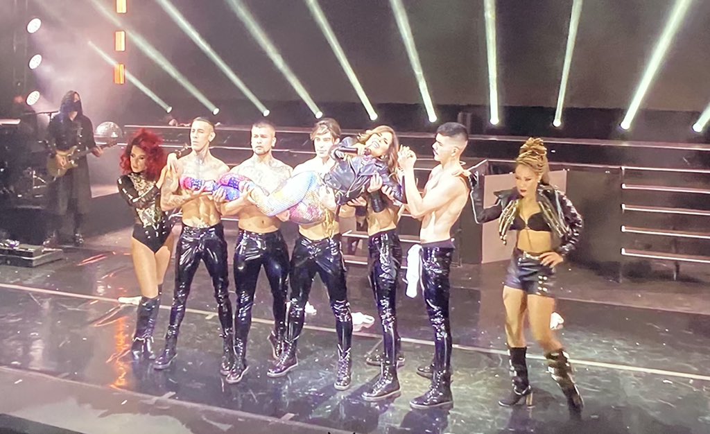 Kevyn_Bae's tweet photo. No one can ever tell me that @GloriaTrevi doesn’t put on a great show 🤩 https://t.co/pyJ0Bfb5hE