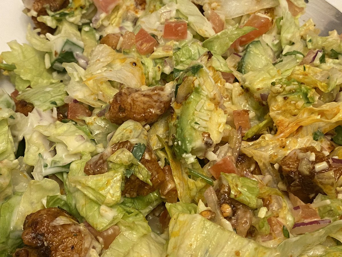 r_k_c2017's tweet photo. Chicken, cucumber &amp; avocado salad was on the menu tonight! Light &amp; fresh &amp; surprisingly filling! 🤤 #tasty #food #healthy #healthyliving #healthyeating #fresh #homemade https://t.co/omXRQXHgWf