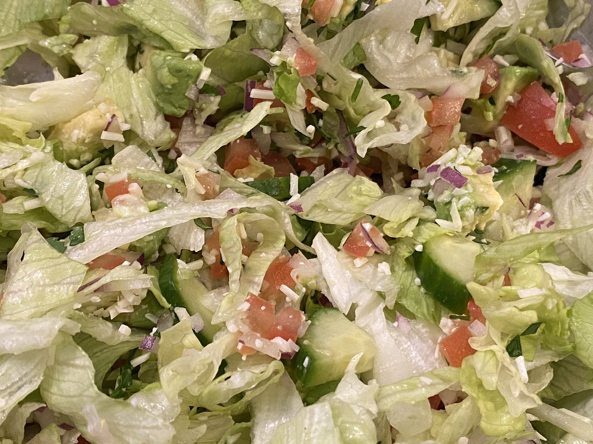 r_k_c2017's tweet photo. Chicken, cucumber &amp; avocado salad was on the menu tonight! Light &amp; fresh &amp; surprisingly filling! 🤤 #tasty #food #healthy #healthyliving #healthyeating #fresh #homemade https://t.co/omXRQXHgWf