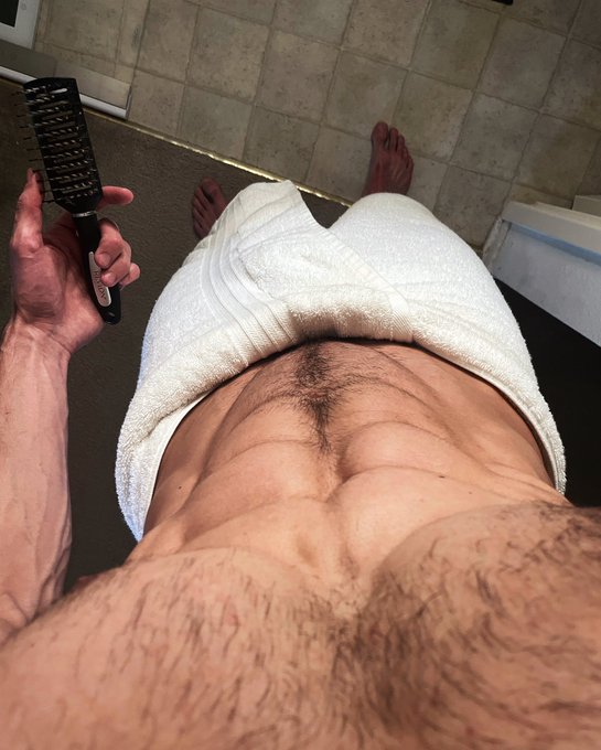 Such a good brush. 😌 https://t.co/vQJtX9Se7j