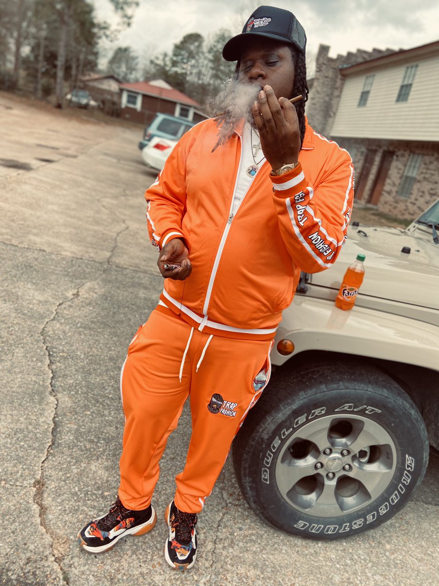 SuperStarSwazy's tweet photo. Big ©️E🅾️ Swazy Ain’t No Checkin Me 😒Fuck You Mean❓@PoohShiesty #TOTT2
Shop @trapfashionllc @yaboi_kel https://t.co/gPYXSpgzgm