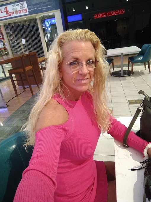 Out with hubby tonight ☺️ https://t.co/nkPAIJUHxq<a href="/tag/asswednesday"class="tags"><span>#asswednesday</span></a>